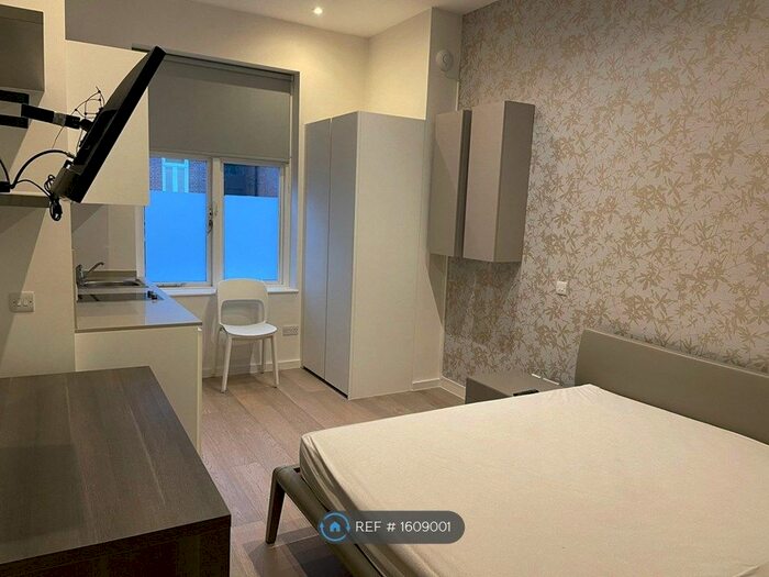 Studio To Rent In Lymington Road, London, NW6