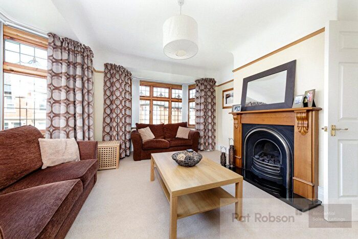 2 Bedroom Flat To Rent In Cavendish Road, Jesmond, Newcastle Upon Tyne, NE2