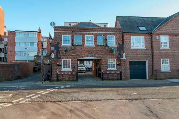 1 Bedroom Coach House To Rent In The Hard, Portsmouth, PO1