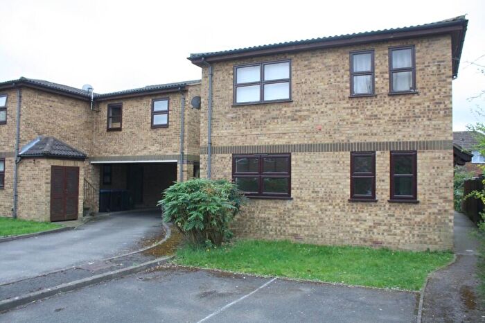1 Bedroom Flat To Rent In Oakley Close, Addlestone, KT15