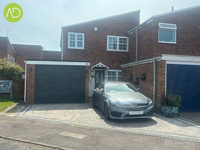 3 Bedroom End Of Terrace House To Rent In Clyfton Close, Broxbourne, EN10