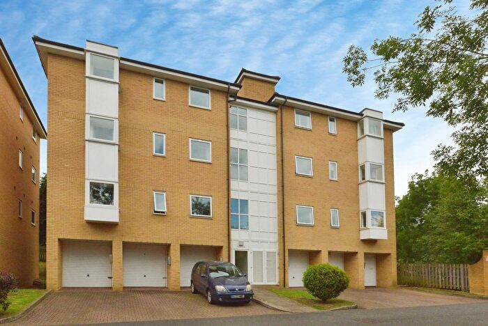 2 Bedroom Flat For Sale In Calvie Croft, Hodge Lea, Buckinghamshire, MK12