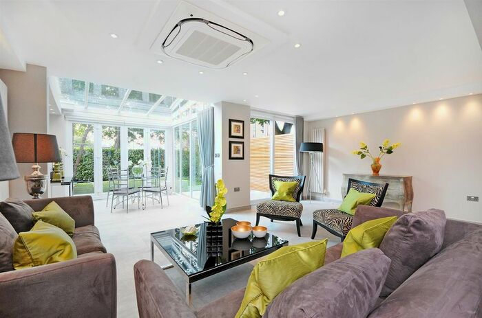 4 Bedroom Property To Rent In Court Close, St Johns Wood Park, NW8