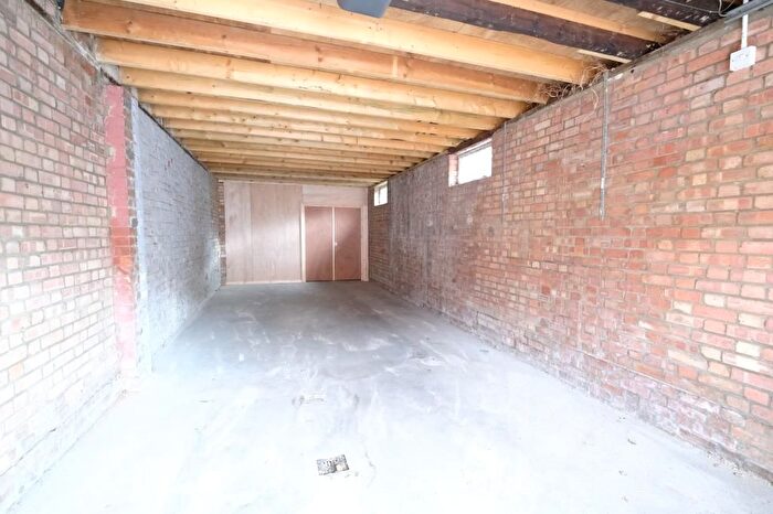 Garage / Parking To Rent In Kings Avenue, London, N21