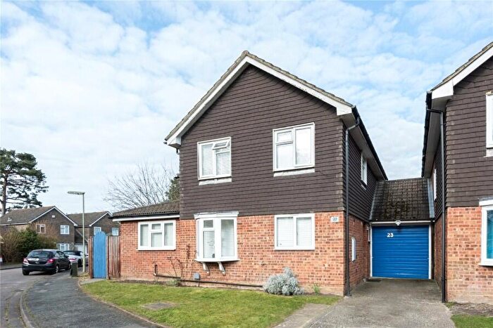 4 Bedroom Link Detached House To Rent In Bisley, Surrey, GU24