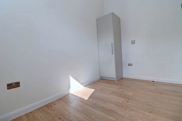 1 Bedroom Flat To Rent In White Hart Street, High Wycombe, Buckinghamshire, HP11