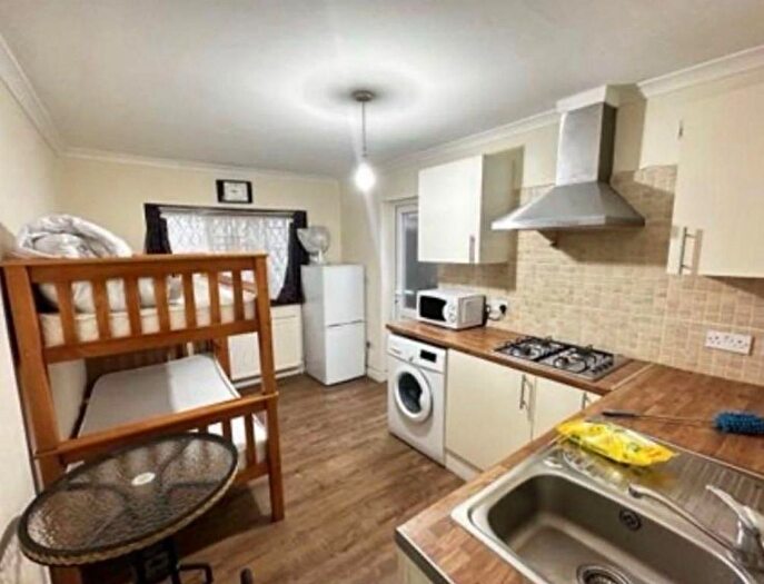 Studio To Rent In Sherborne Avenue, Southall, UB2
