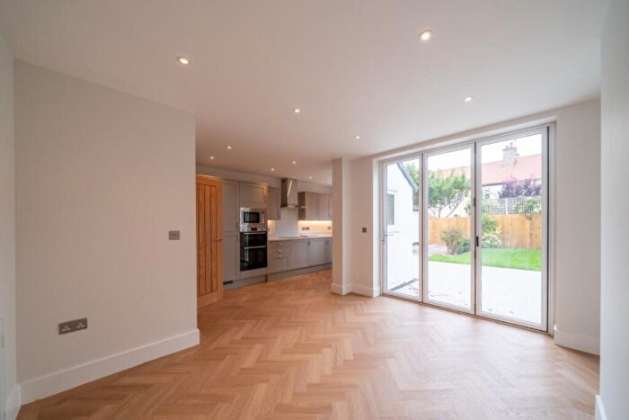 3 Bedroom Semi-Detached House For Sale In Sandfield Avenue, CH47