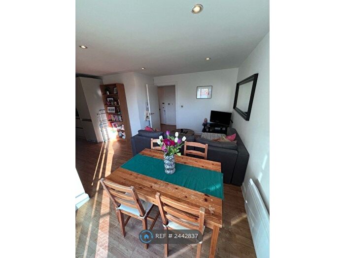 2 Bedroom Flat To Rent In Hereford Road, London, E3