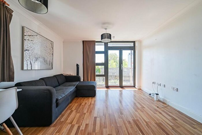 2 Bedroom Flat For Sale In Maltings Close, , Tower Hamlets, London, E3