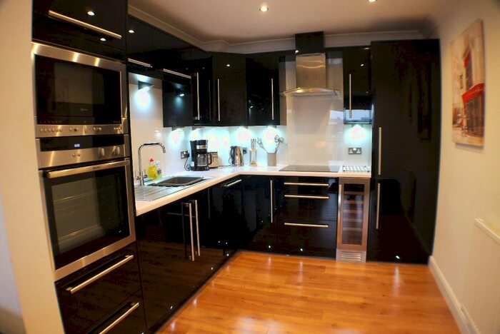 3 Bedroom Flat To Rent In South Ferry Quay, Liverpool, L3