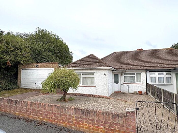 4 Bedroom Semi-Detached Bungalow For Sale In Orchard Drive, Meopham, Gravesend, DA13