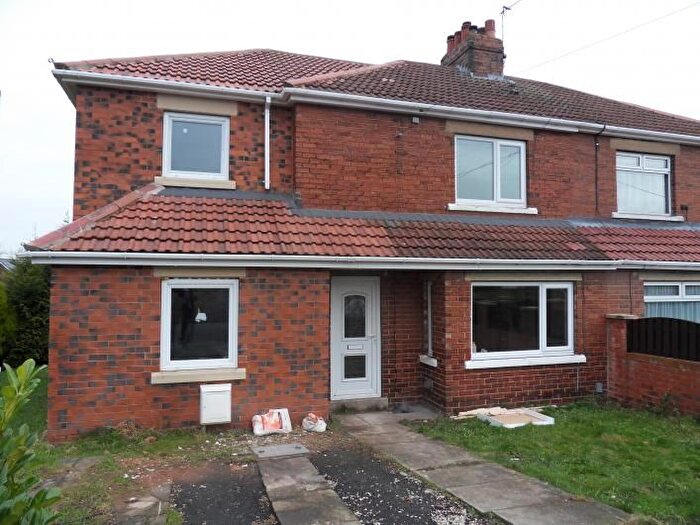 4 Bedroom Semi-Detached House To Rent In Sunnyhill Crescent, WF2