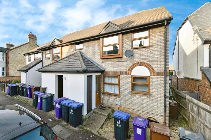 2 Bedroom Flat For Sale In Victoria Road, Hitchin, SG5