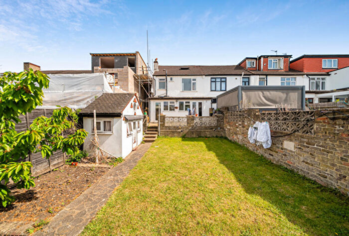3 Bedroom End Of Terrace House For Sale In Stafford Road, Croydon, CR0