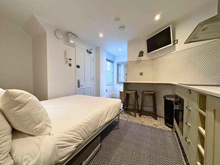 Apartment To Rent In Studio Flat, Gloucester Place, Baker Street, NW1