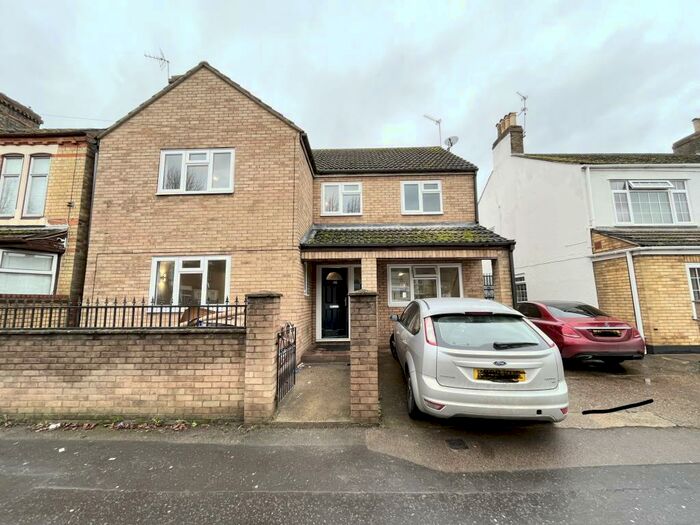 4 Bedroom Detached House To Rent In Dogsthorpe Road, Peterborough, PE1