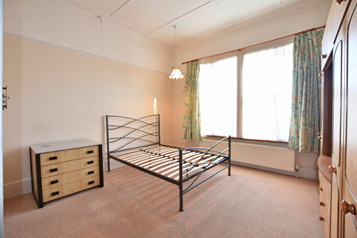 3 Bedroom Flat To Rent In Margaret Road, Barnet, EN4