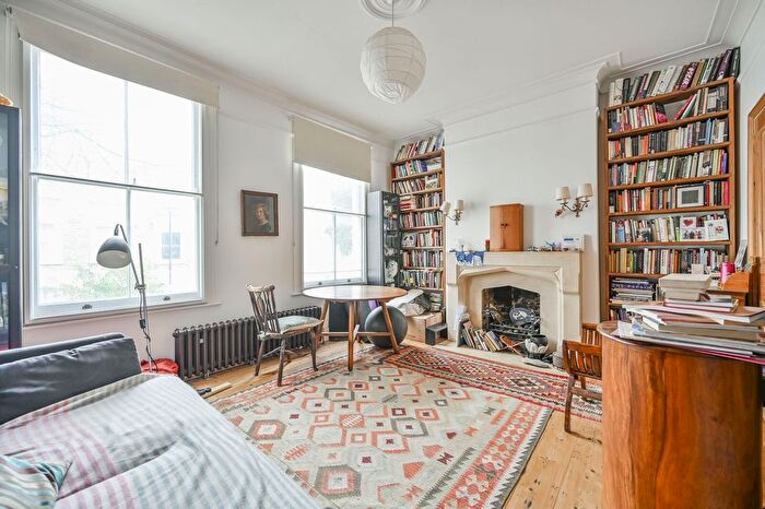 3 Bedroom Maisonette For Sale In Archway, Archway, London, N19