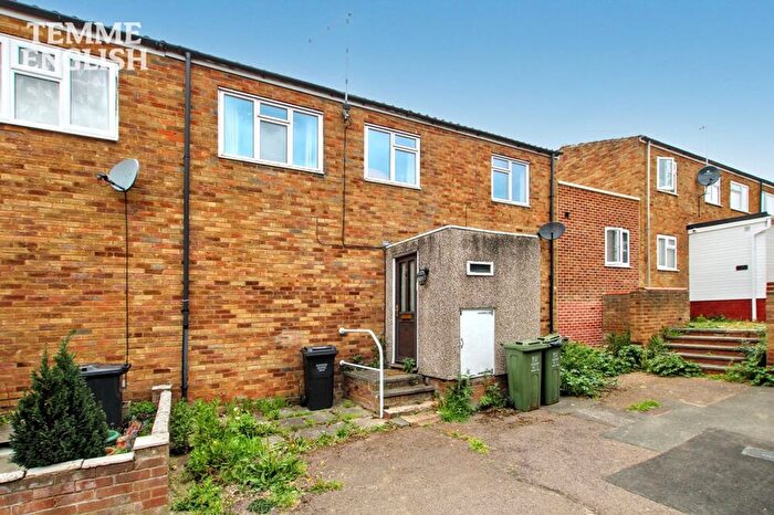 3 Bedroom Terraced House For Sale In Gordons, Basildon, SS13