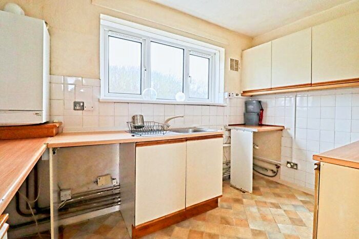 1 Bedroom Apartment For Sale In Vange Hill Drive, Basildon, SS16