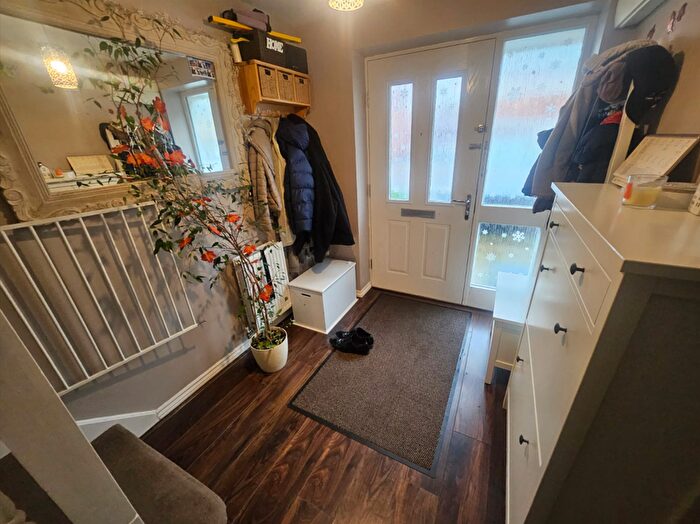 4 Bedroom Town House To Rent In Goodhart Crescent, Dunstable, Bedfordshire, LU6