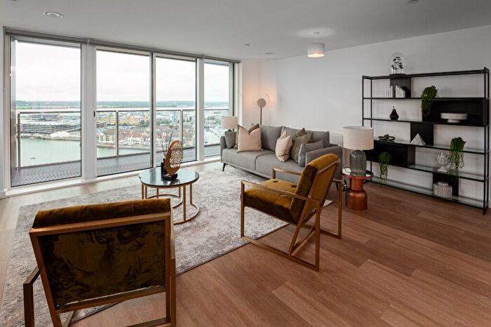 2 Bedroom Penthouse To Rent In Centenary Plaza, Southampton, Hampshire, SO19