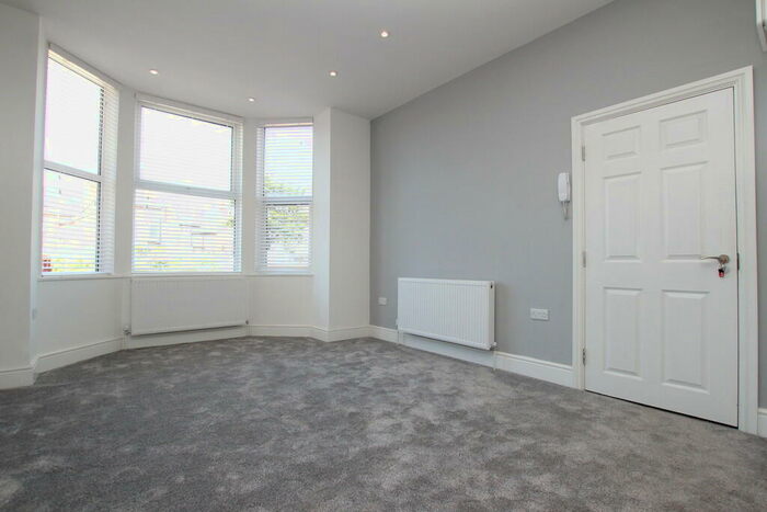 2 Bedroom Apartment To Rent In Radcliffe Road, West Bridgford, NG2