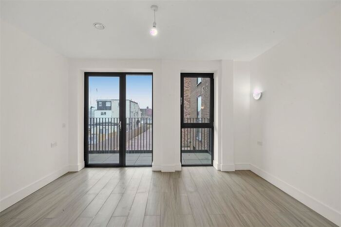 1 Bedroom Flat To Rent In Staines Road, Hounslow, TW4