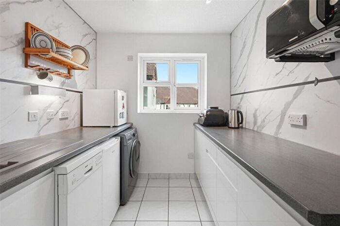 1 Bedroom Flat For Sale In Thornborough Avenue, South Woodham Ferrers, CM3