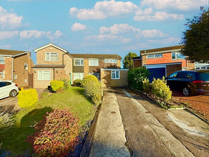 4 Bedroom Semi-Detached House For Sale In Ridgeway, Wing, LU7