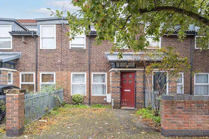 4 Bedroom Property To Rent In Clifford Drive, Brixton, London, SW9