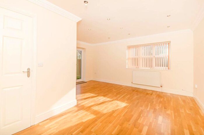 3 Bedroom House To Rent In Pear Tree Close, Bromley Common, Bromley, BR2