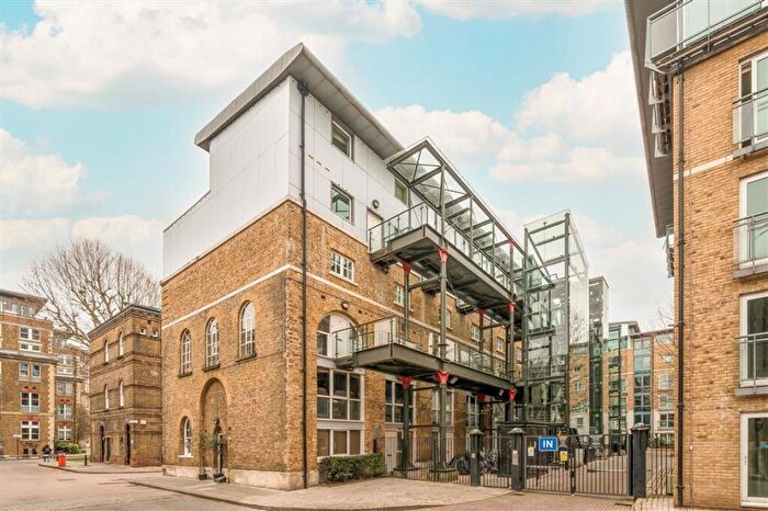 2 Bedroom Flat To Rent In Hopton Road, Royal Arsenal, SE18