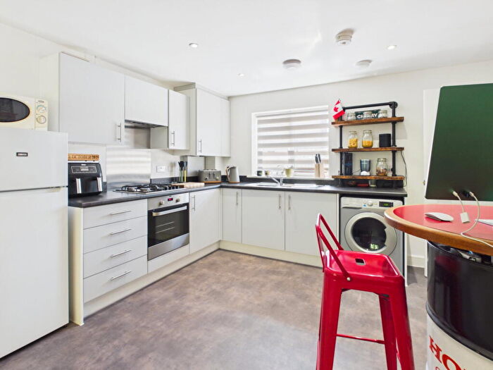 2 Bedroom Coach House For Sale In Blunden Drive, Folkestone, Kent, CT20