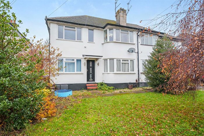 2 Bedroom Maisonette To Rent In Courtlands Drive, Watford, WD17