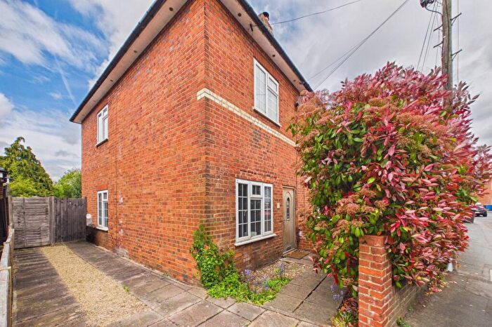 2 Bedroom Semi Detached House For Sale In North Town Road, Maidenhead, Berkshire, SL6