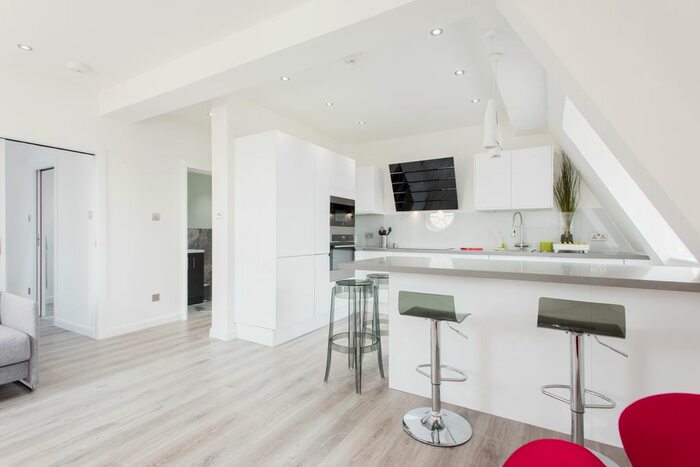 3 Bedroom Flat To Rent In Sandringham Court, Dufours Place, W1F