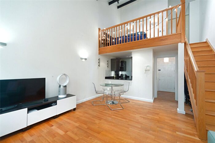 1 Bedroom Flat To Rent In Imperial Hall, - City Road, EC1V