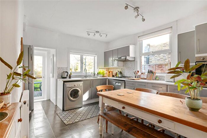 2 Bedroom Flat For Sale In Thurlby Road, West Norwood, London, SE27