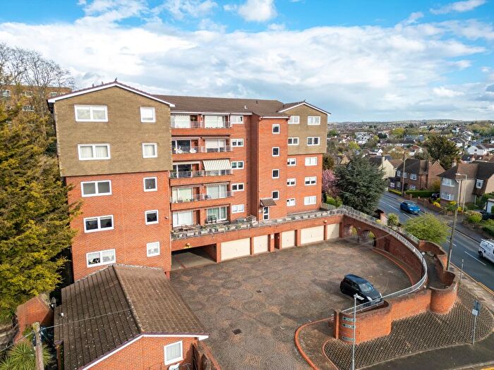 2 Bedroom Flat For Sale In Milton Court, Spring Grove, Gravesend, Kent, DA12