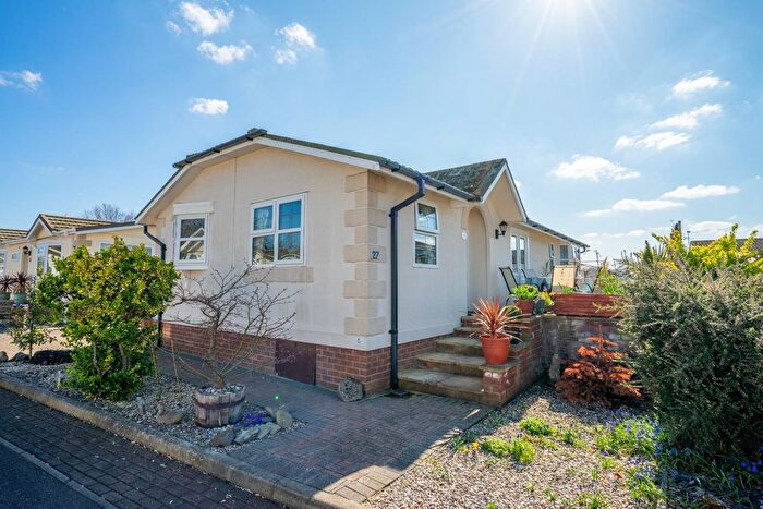 2 Bedroom Mobile/park Home For Sale In The Willows, Acaster Malbis, York, YO23