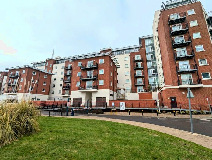 3 Bedroom Apartment To Rent In Brecon House, The Canalside, PO1