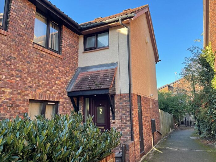 2 Bedroom Apartment To Rent In Love Walk, Camberwell, London, SE5