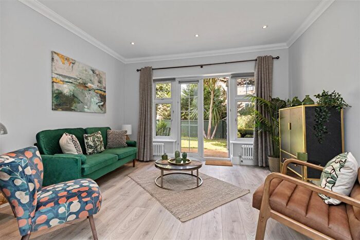 3 Bedroom Flat To Rent In Haverstock Hill, Belsize Park, NW3