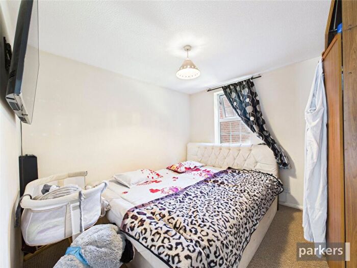 2 Bedroom Apartment For Sale In Westcote Road, Reading, Berkshire, RG30