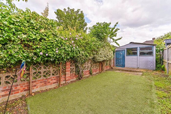 2 Bedroom Maisonette To Rent In Byards Croft, Streatham, London, SW16