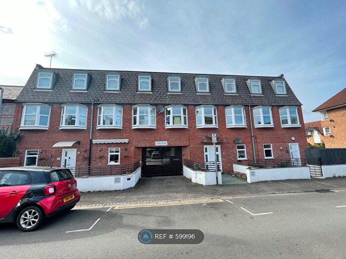 2 Bedroom Flat To Rent In Lynton Court, Reading, RG1