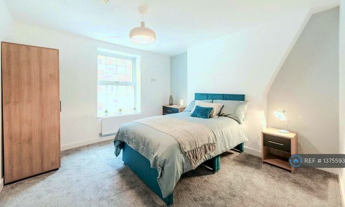 2 Bedroom Flat To Rent In Retiro Street, Oldham, OL1