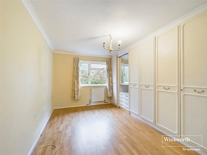 4 Bedroom Semi-Detached House To Rent In Venetia Close, Emmer Green, Reading, Berkshire, RG4